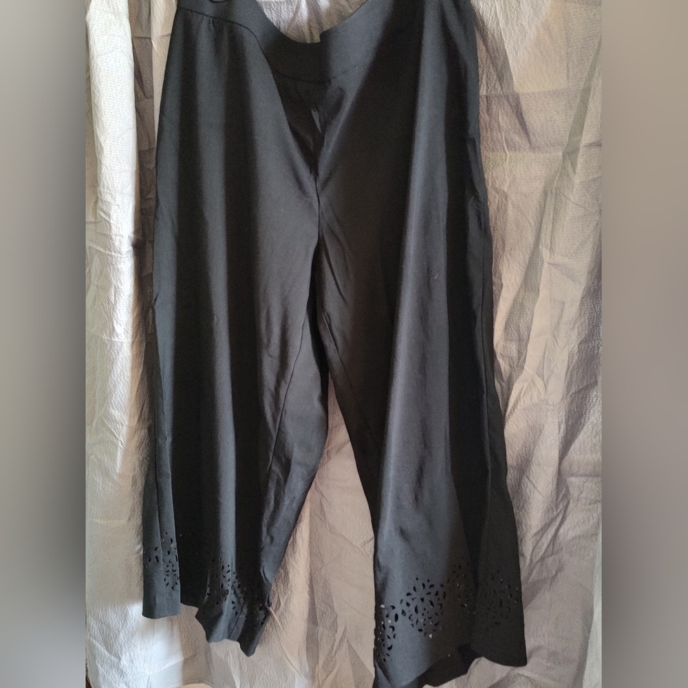 Women's black crop pant size 18W